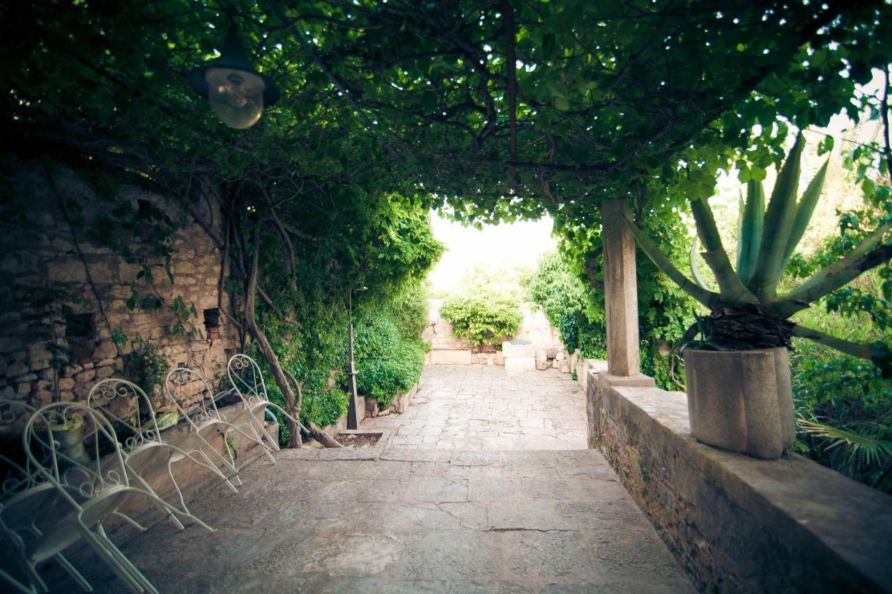 Villa Arboretum Милна Екстериор снимка